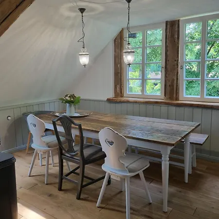 Neu! Alte Schule Jarnsen Oberstuebchen Mit Balkon * Lachendorf