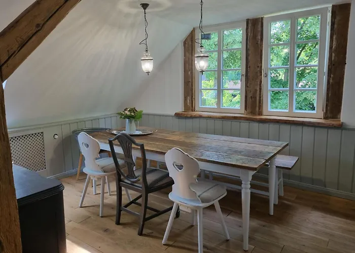 Neu! Alte Schule Jarnsen Oberstuebchen Mit Balkon * Lachendorf